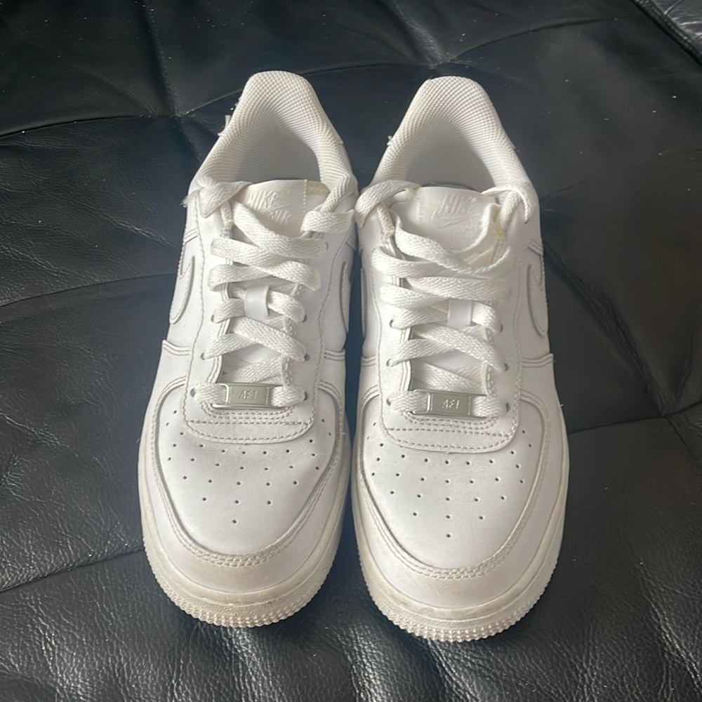 White Nike AF1s